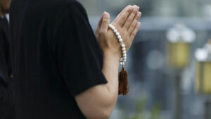 Read more about the article Por que rezar para pessoas que já faleceram?