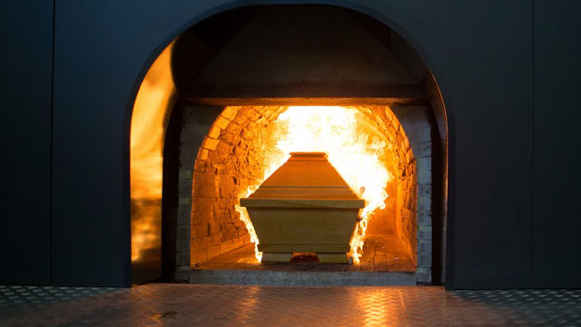 Mulher acorda a caminho da sua própria cremação na Índia
